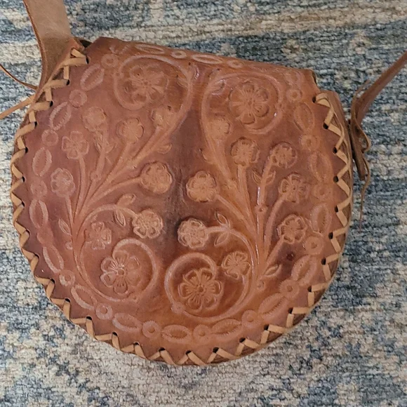 Hand Tooled Vintage Leather Bag - Picture 9 of 16